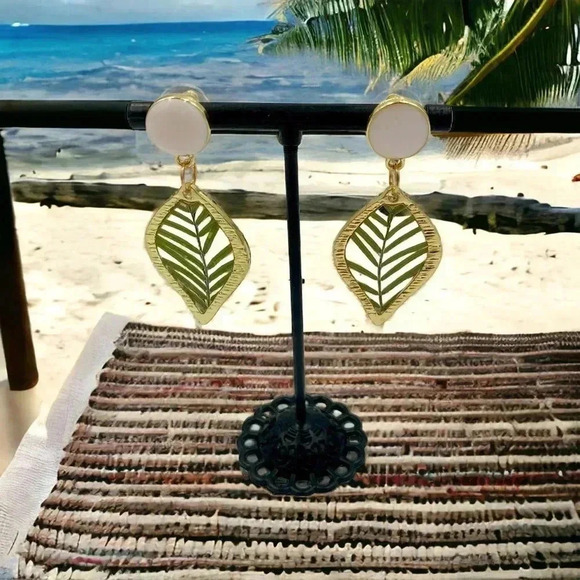 Tropical Gold-Tone Leaf Dangle Earrings Handcrafted Resin Jewelry Statement - Picture 4 of 4
